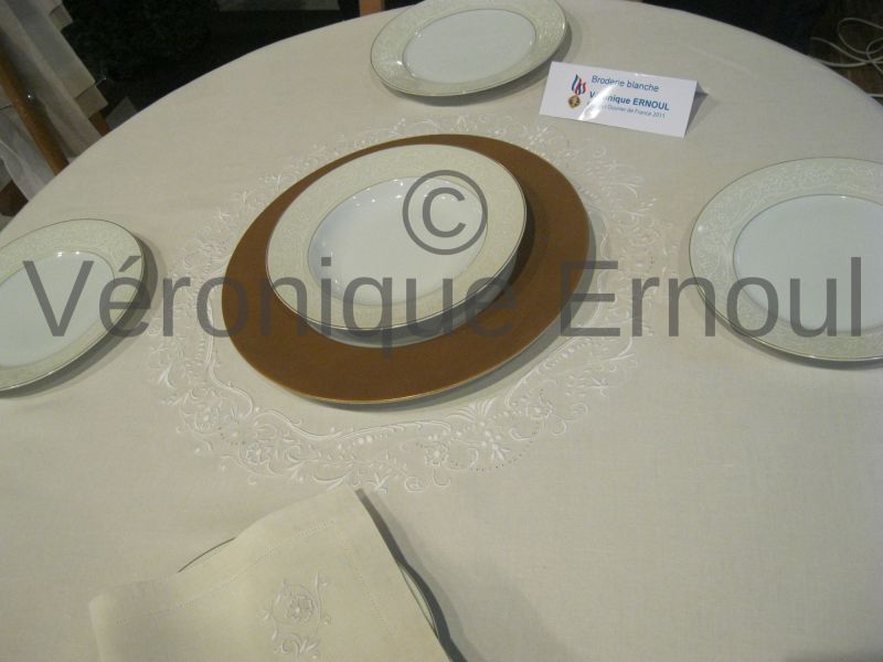 Nappe et serviettes assorties au service de « Royal Limoges »