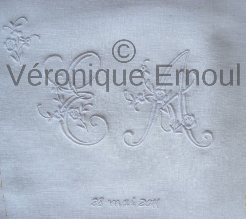 Coussin sur lin, alphabet aux myosotis